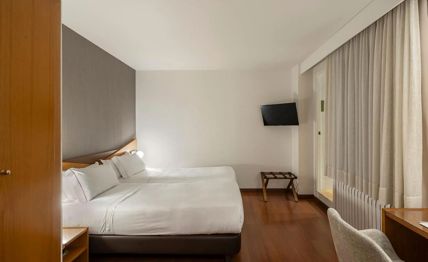 Hotel De L'Isard Andorra la Vella 3*,