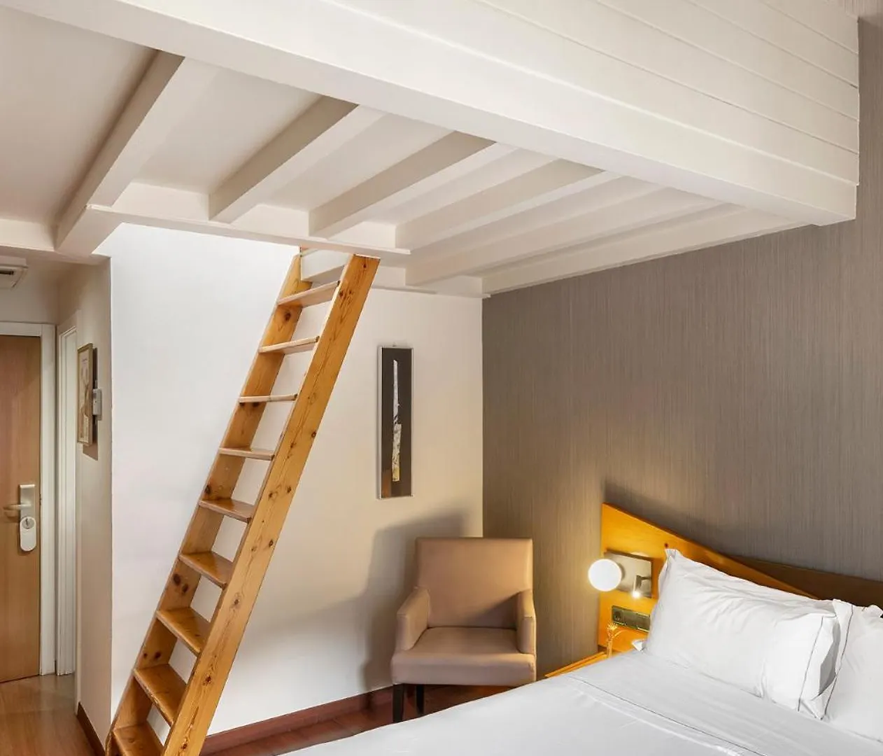 Hotel De L'Isard Andorra la Vella 3*,